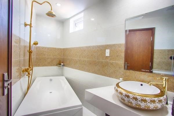 King Room With River and Dragon View